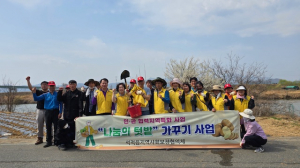 칠곡군 석적읍 지역사회보장협의체, 직접 가꾼 농산물 '선물'