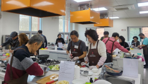 칠곡군, 은퇴 남성을 위한 요리교육 '은빛밥상' 진행