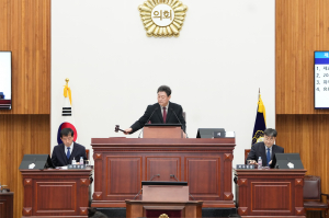 '오직 시민' 귀로 듣고 발로 뛴 경주시의회, 알찬 1년