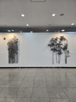조각된 사군자의 미색 탐구… 김광호 작가 초대展 'STEEL FLOWER'
