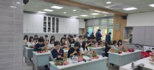 청도군 금천중학교, 꽃바구니에 감사의 마음 담다
