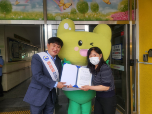 “선생님, 폭싹 속았수다!”... 봉화교육지원청의 특별한 스승의 날 감사 행사