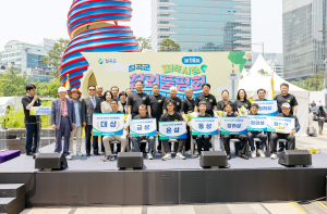 서울시민도 외국인도 반했다…2시간 만에 ‘완판’된 칠곡 벌꿀참외
