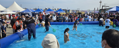 '제4회 감포항 가자미 축제' 온 가족 핫플로 '자리매김'