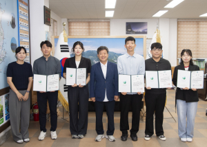 민원처리 마일리지제 우수공무원 칭찬해… 울릉군, 행정 책임·신뢰 향상 기여한 6명 선정